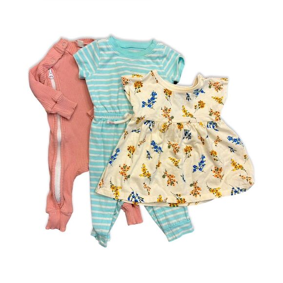 Baby Girl Clothing Bundle / Size 3 Months / 3 Total Outfits! - Picture 1 of 6